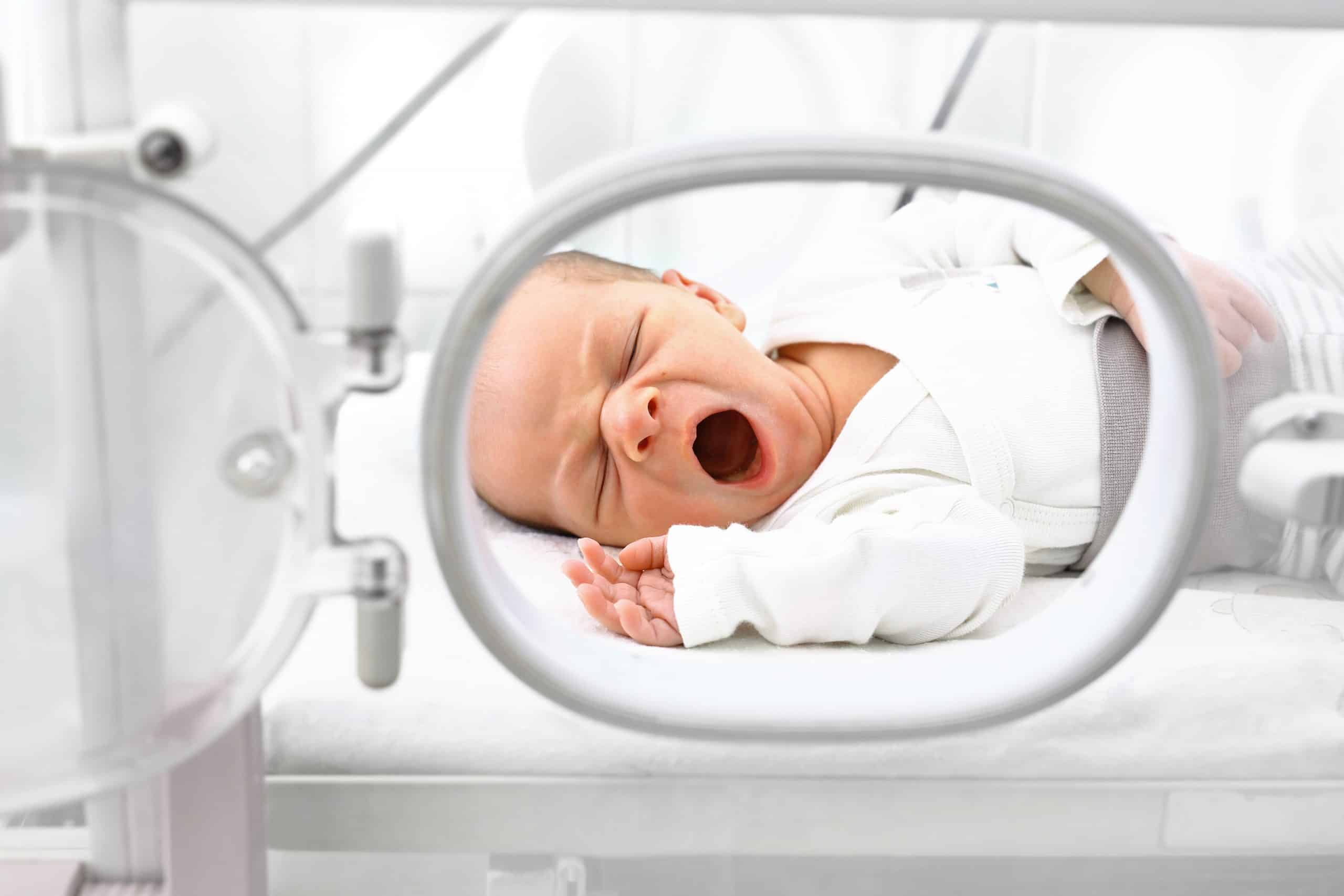 Bebé prematuro su desarrollo cerebral mejora cuando se favorece la conexión emocional con su madre
